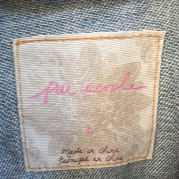 Free People Flower Embroidered Cropped Light Wash Jean Jacket Denim size 0 Daisy - Picture 8 of 9